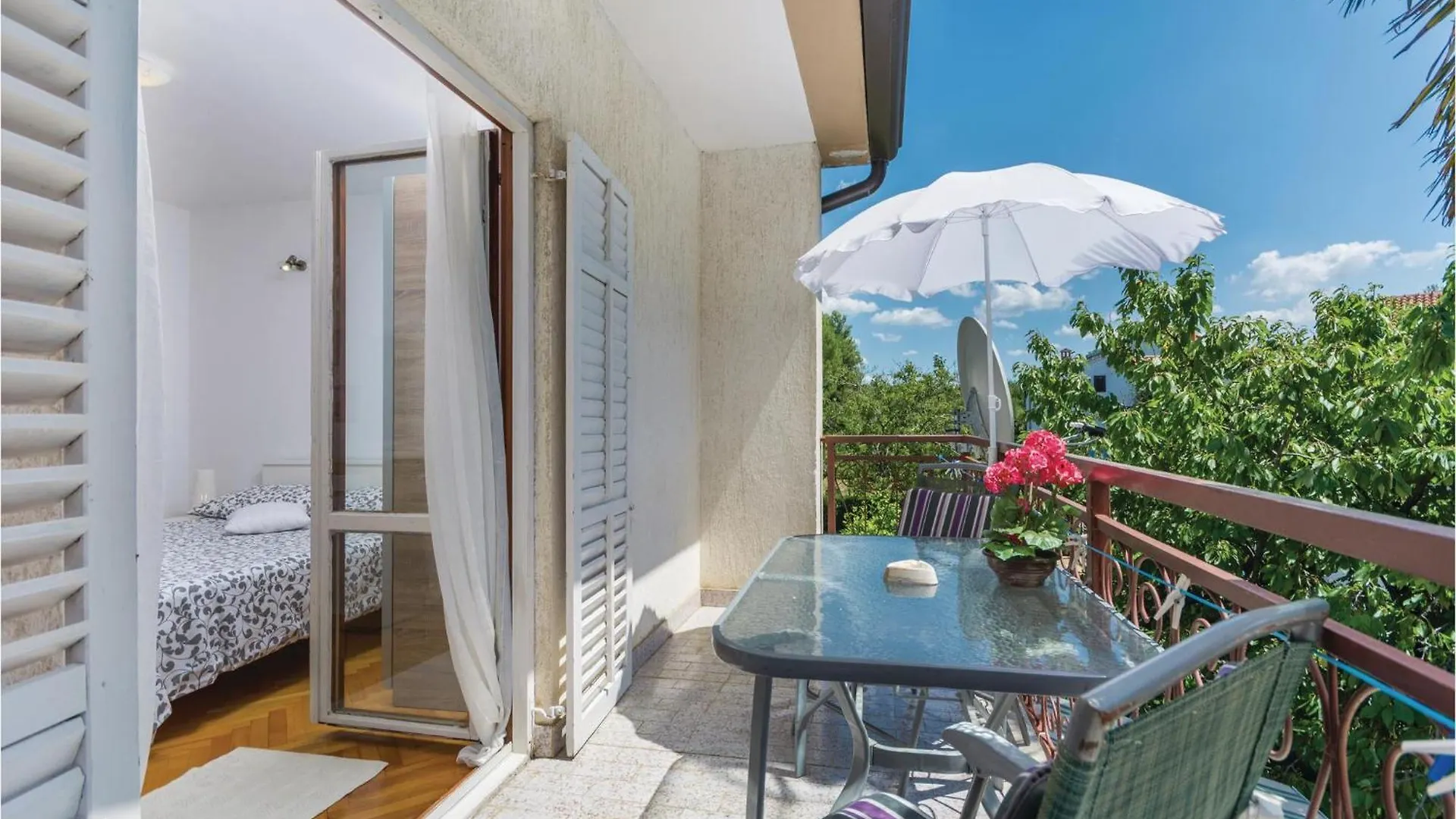 2 Bedroom Nice Apartment In Πόρετς
