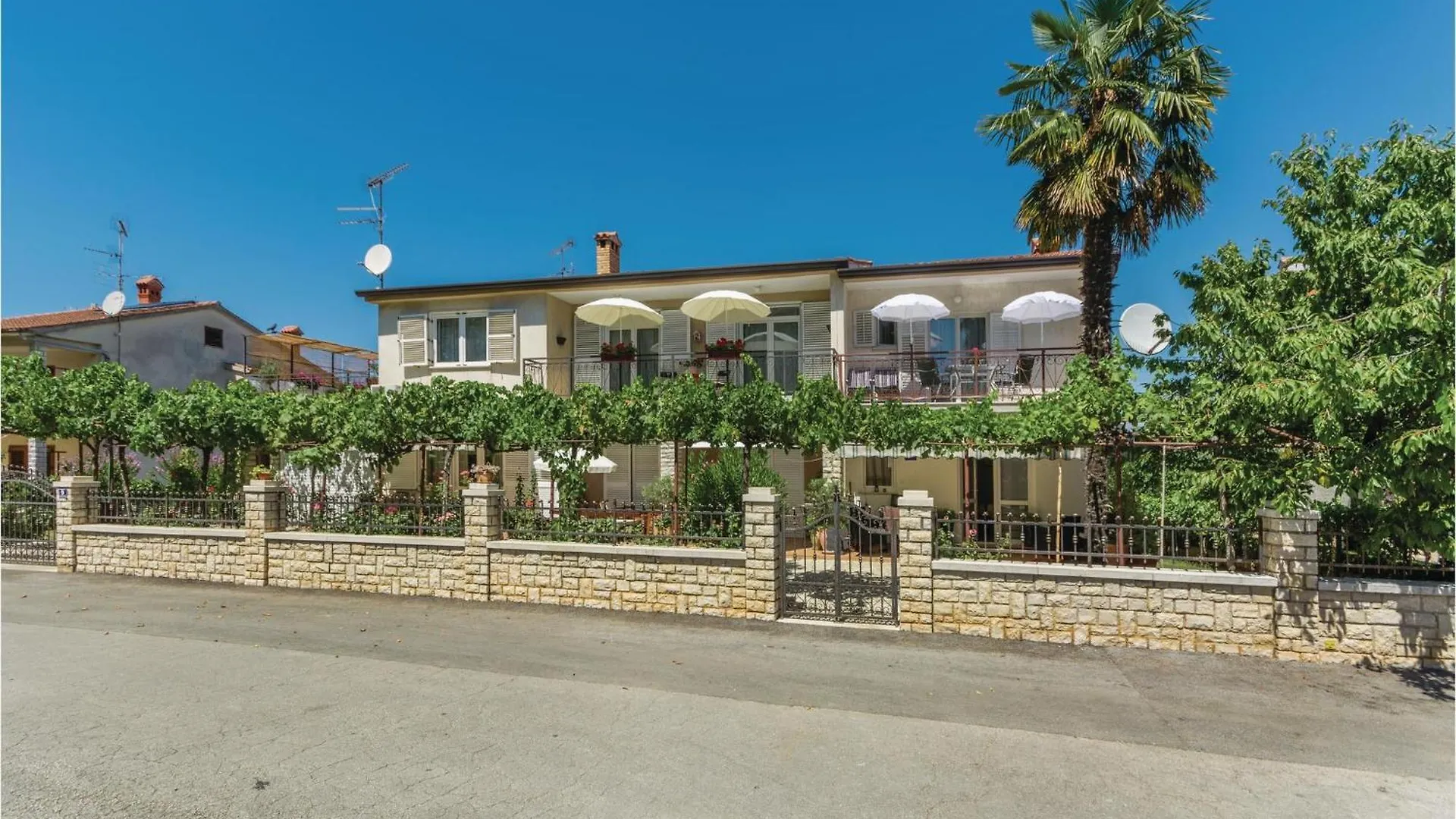 2 Bedroom Nice Apartment In Porec location