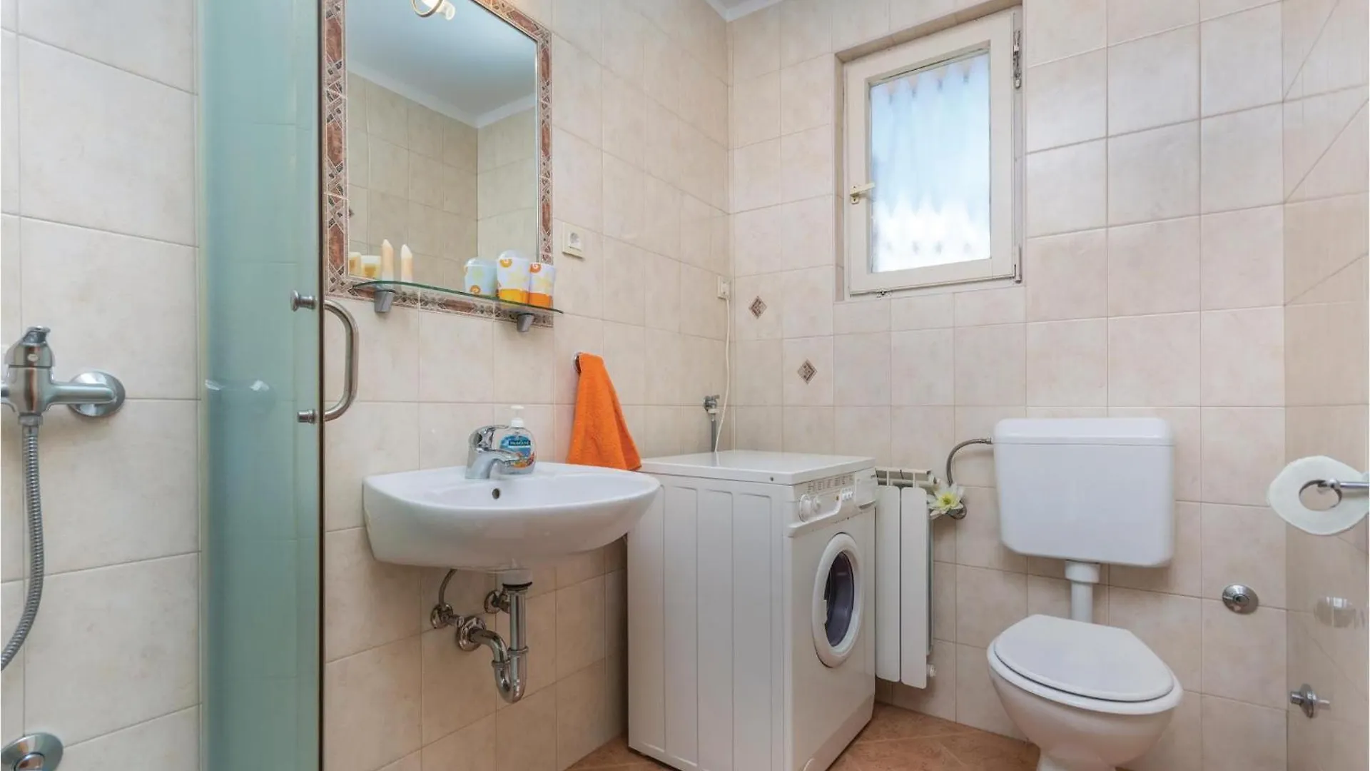 2 Bedroom Nice Apartment In Poreč 0*,